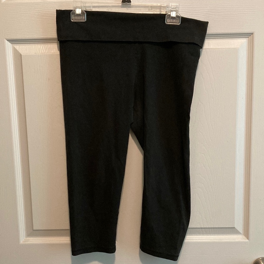 VS Pink Cropped Leggings